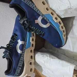 On Cloud Monster Mens Size 10.5